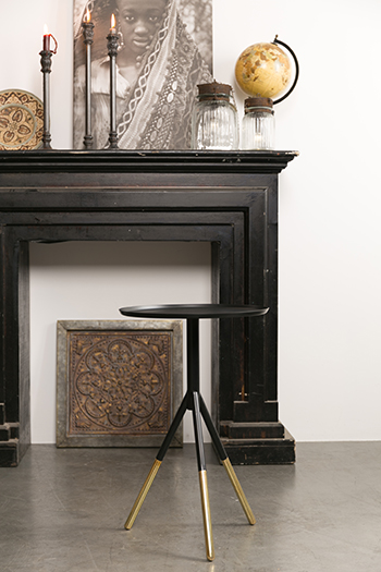 Form-Elia Side Table